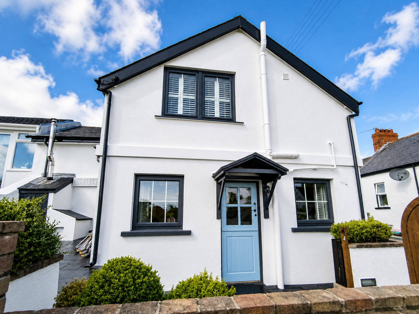 Dulux trade Weathershield masonry painted house in Groomsport