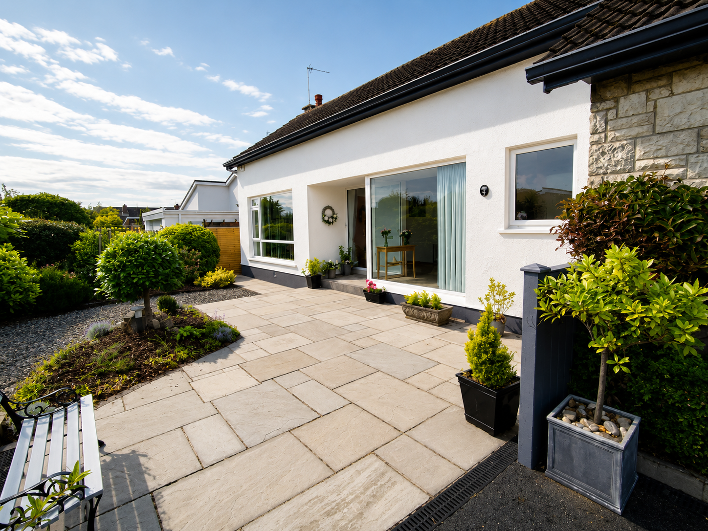 Bungalow in Bangor finished in Dulux Weathershield RAL 9010 masonry paint